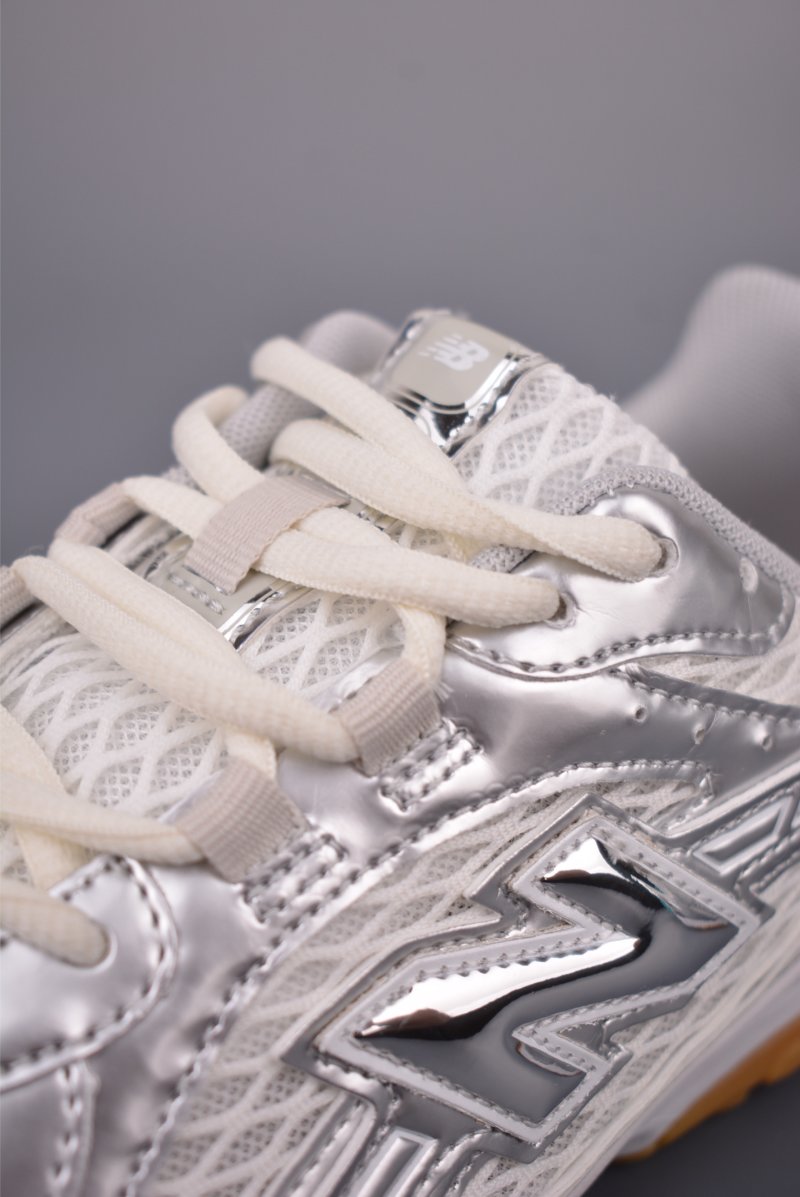 New Balance 204 view