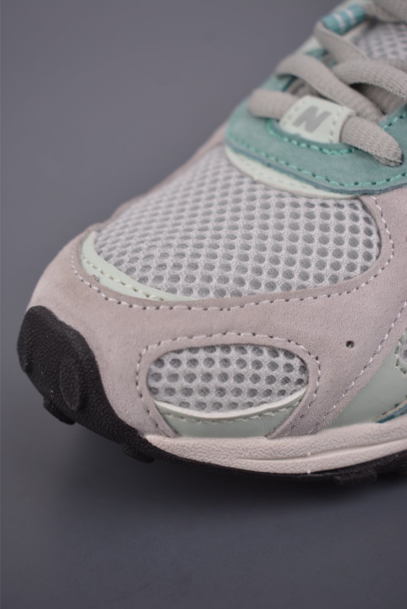 New Balance 204 view