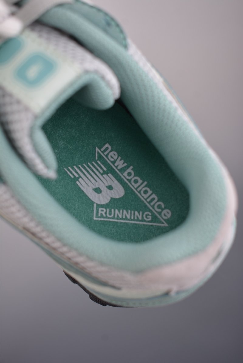 New Balance 204 view