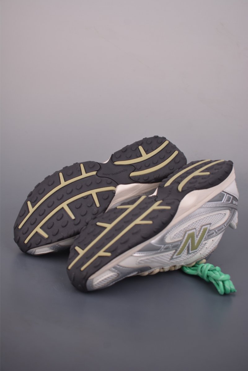 New Balance 204 view