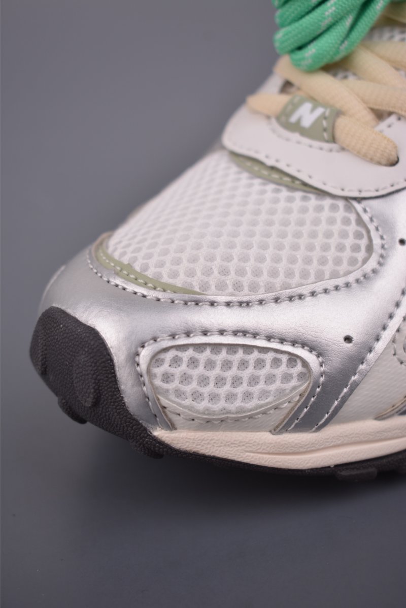 New Balance 204 view
