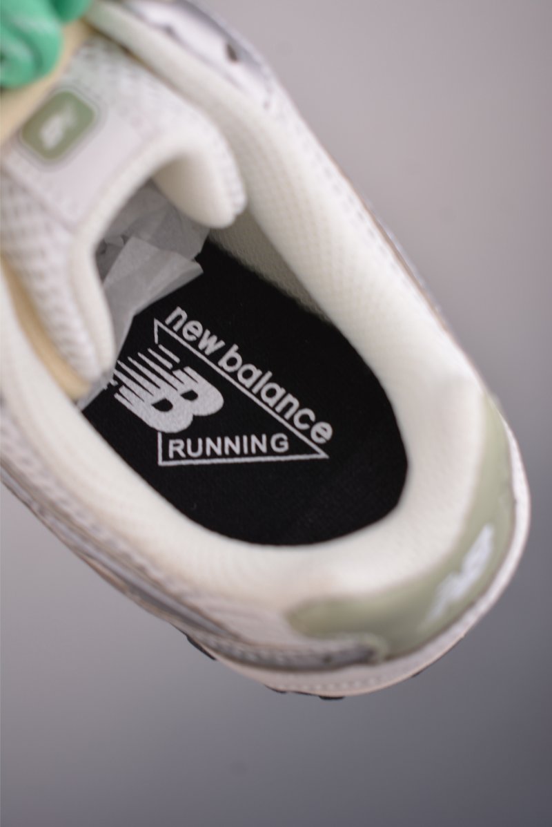 New Balance 204 view