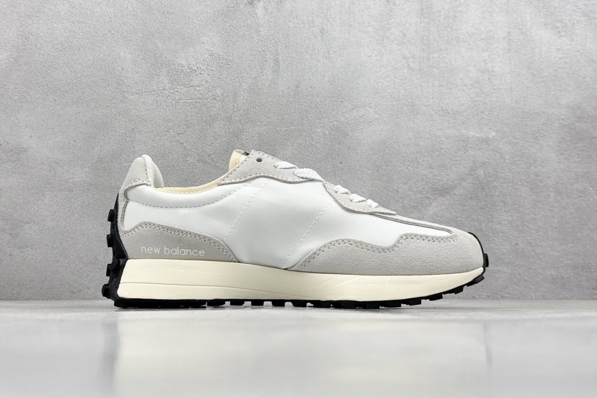 New Balance 327 view