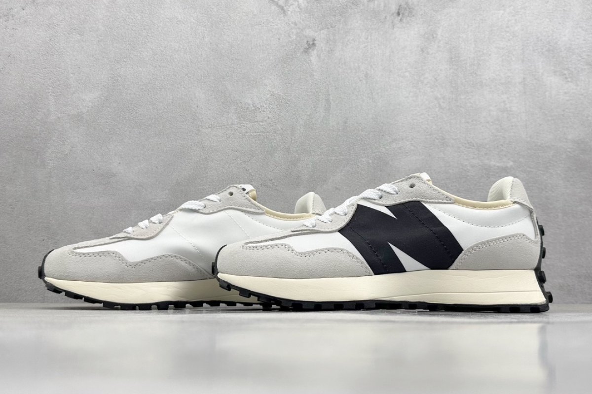 New Balance 327 view