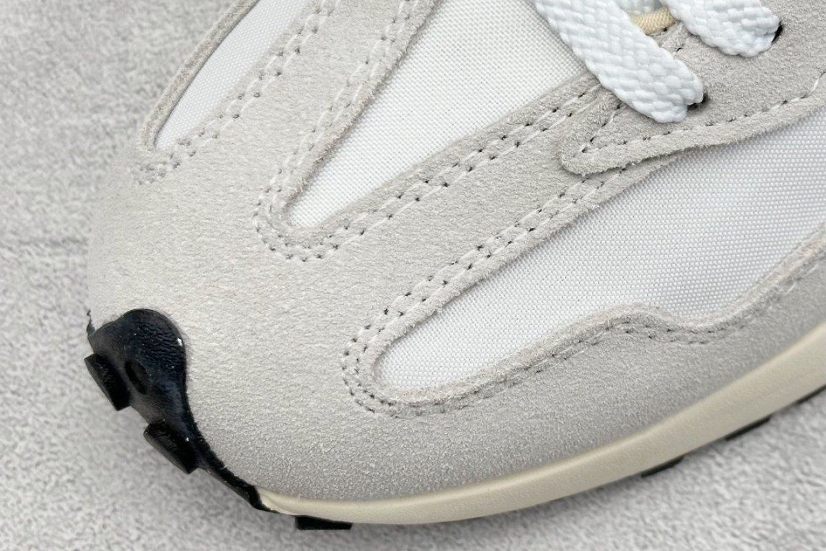 New Balance 327 view