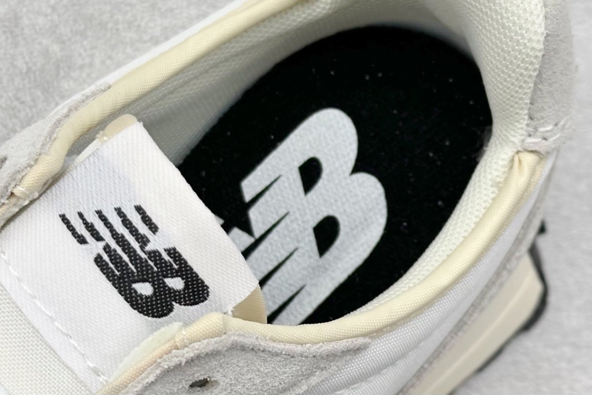 New Balance 327 view