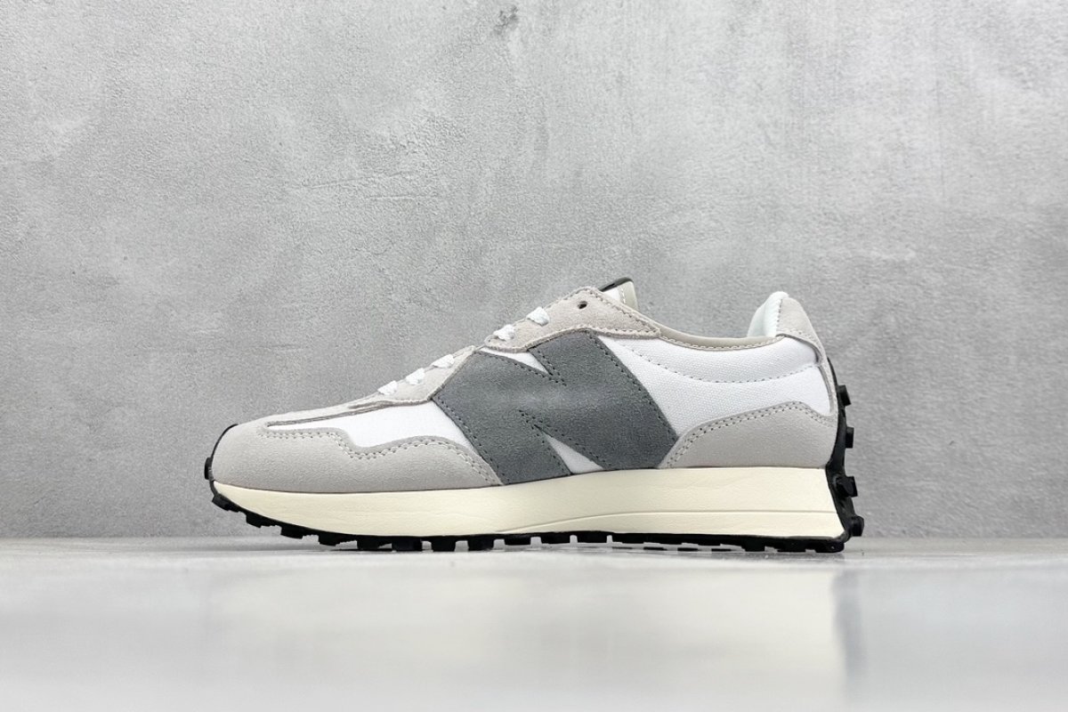 New Balance 327