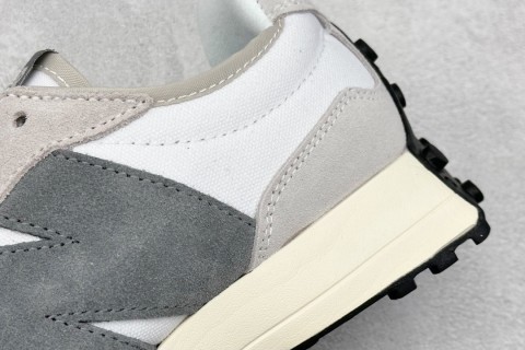 New Balance 327 view 9