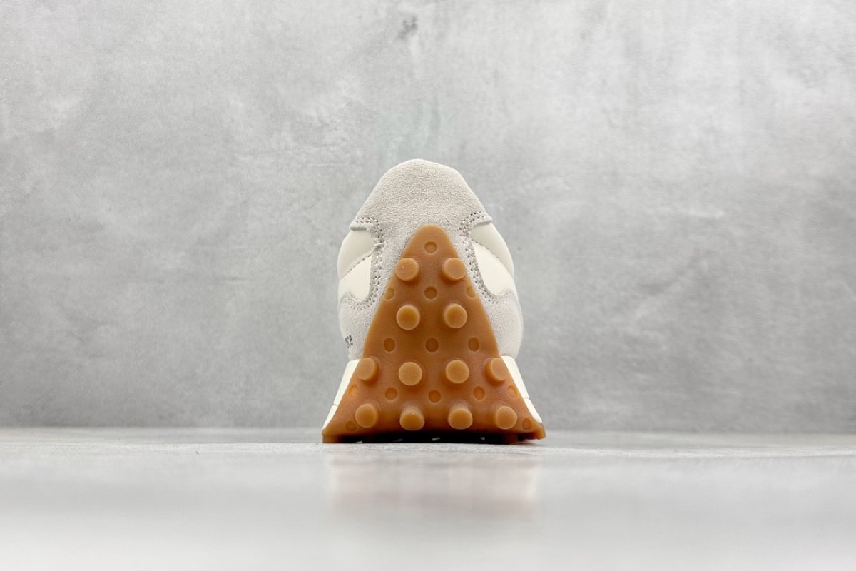 New Balance 327 view