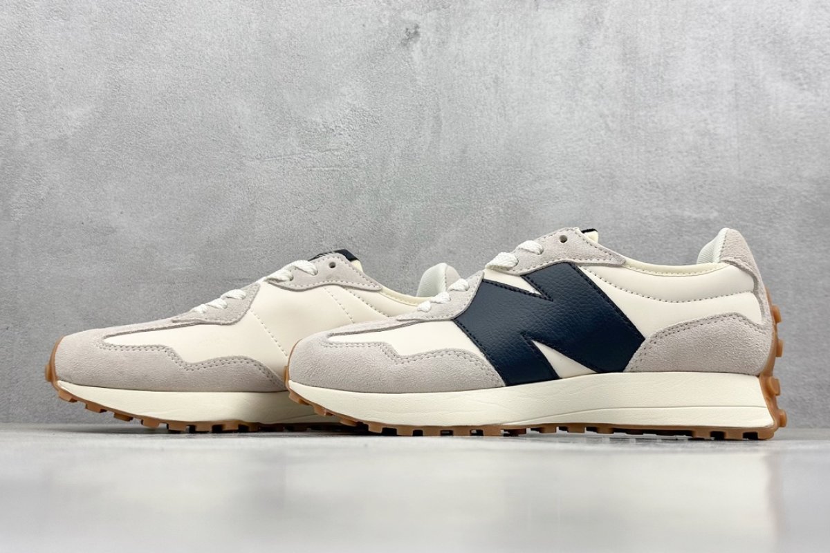 New Balance 327 view