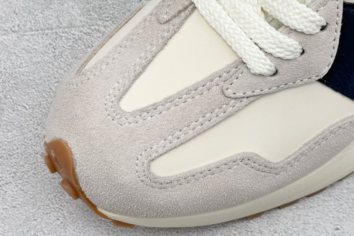 New Balance 327 view