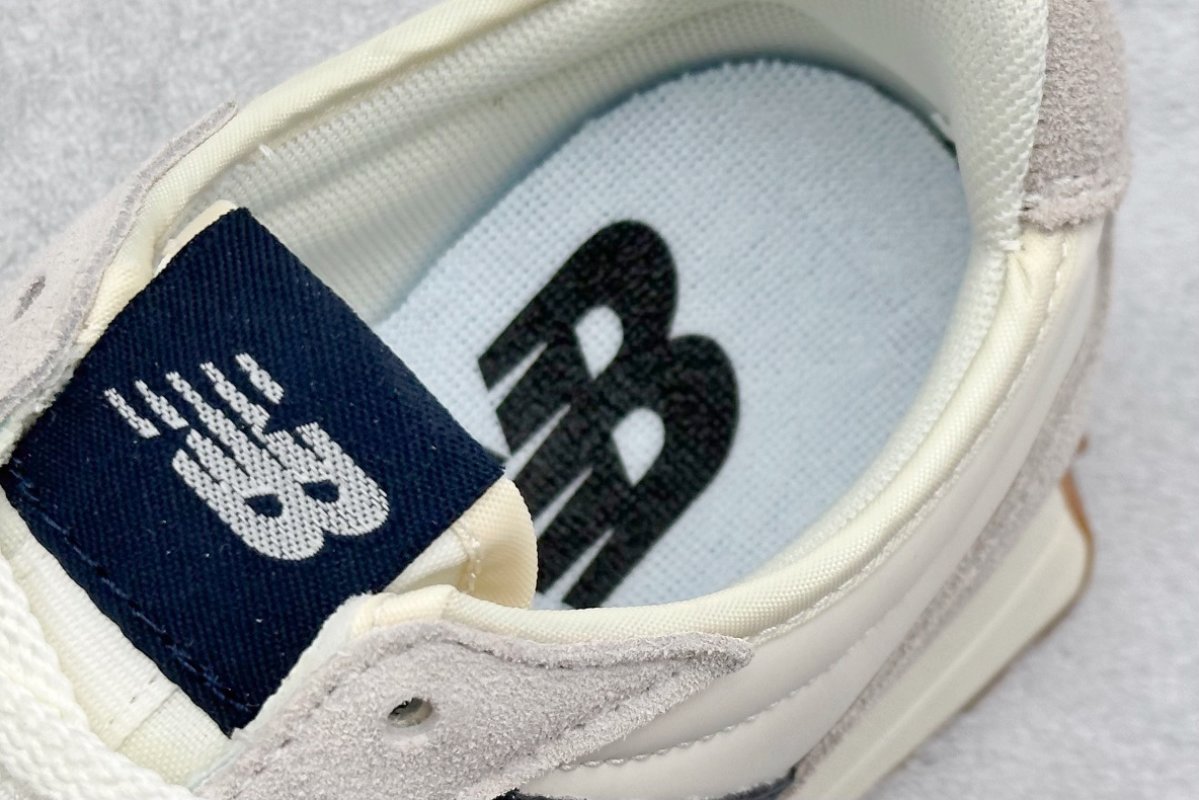 New Balance 327 view