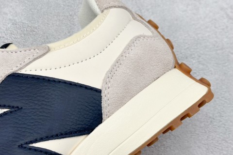 New Balance 327 view 9