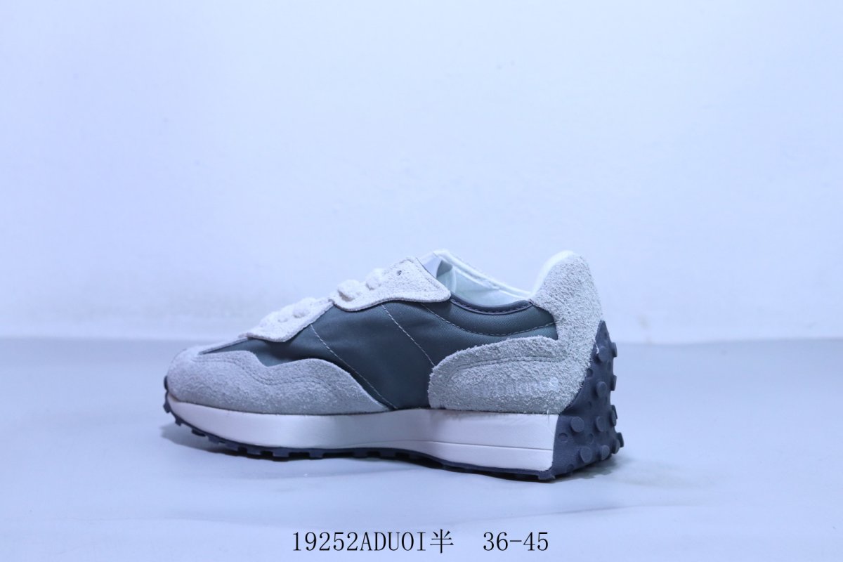 New Balance 327 view