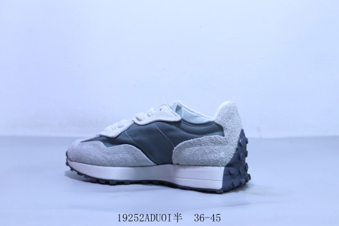 New Balance 327 view 2