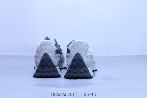 New Balance 327 view 3