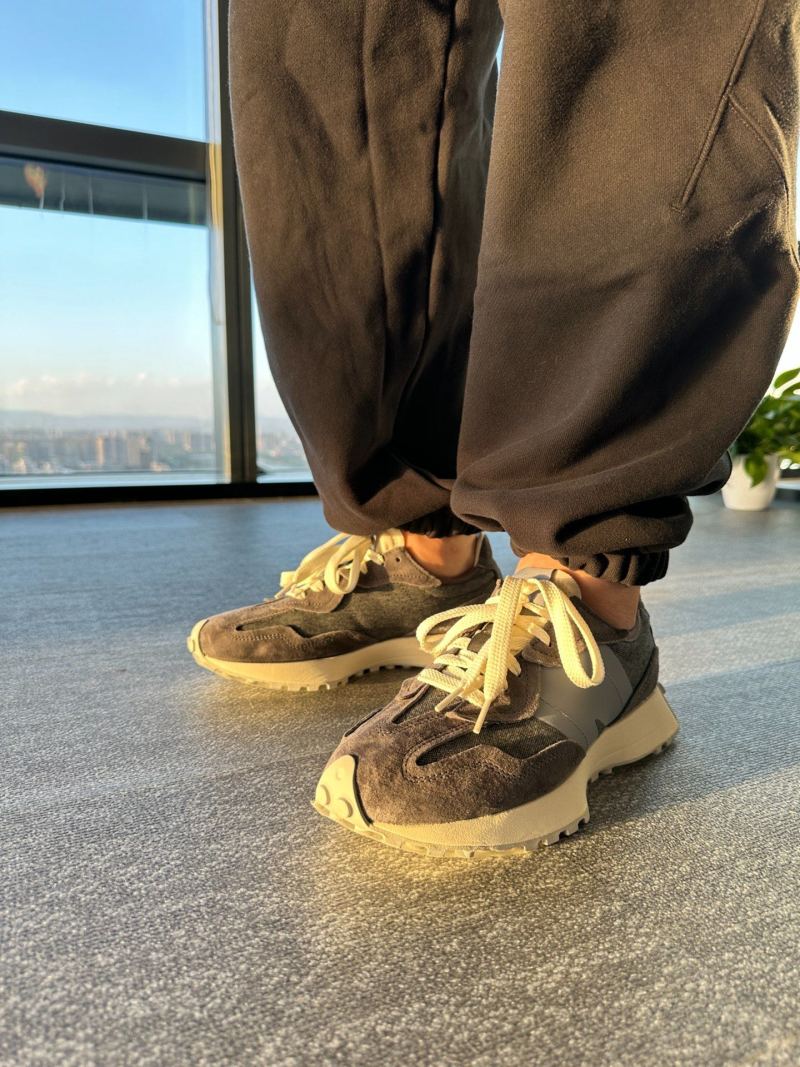New Balance 327