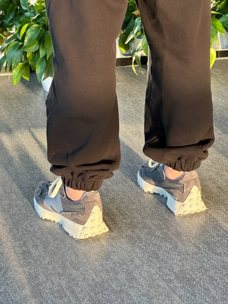 New Balance 327 view