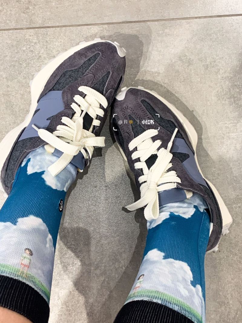 New Balance 327 view