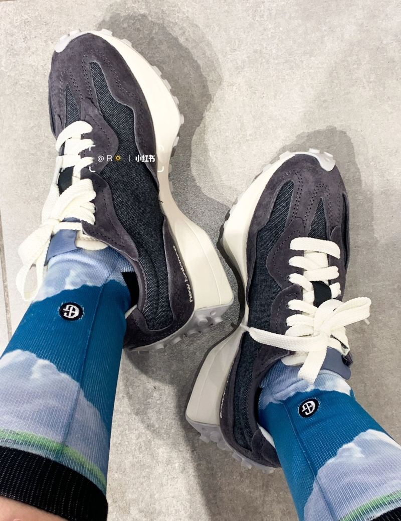 New Balance 327 view