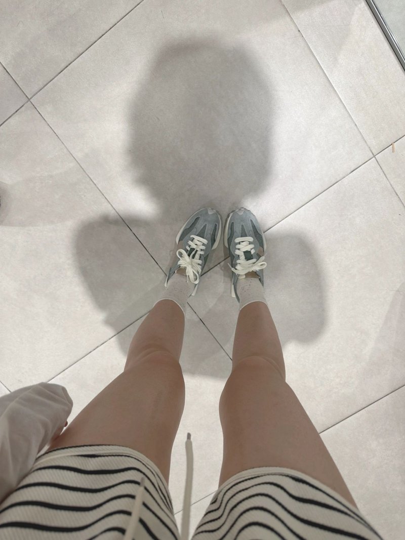 New Balance 327 view