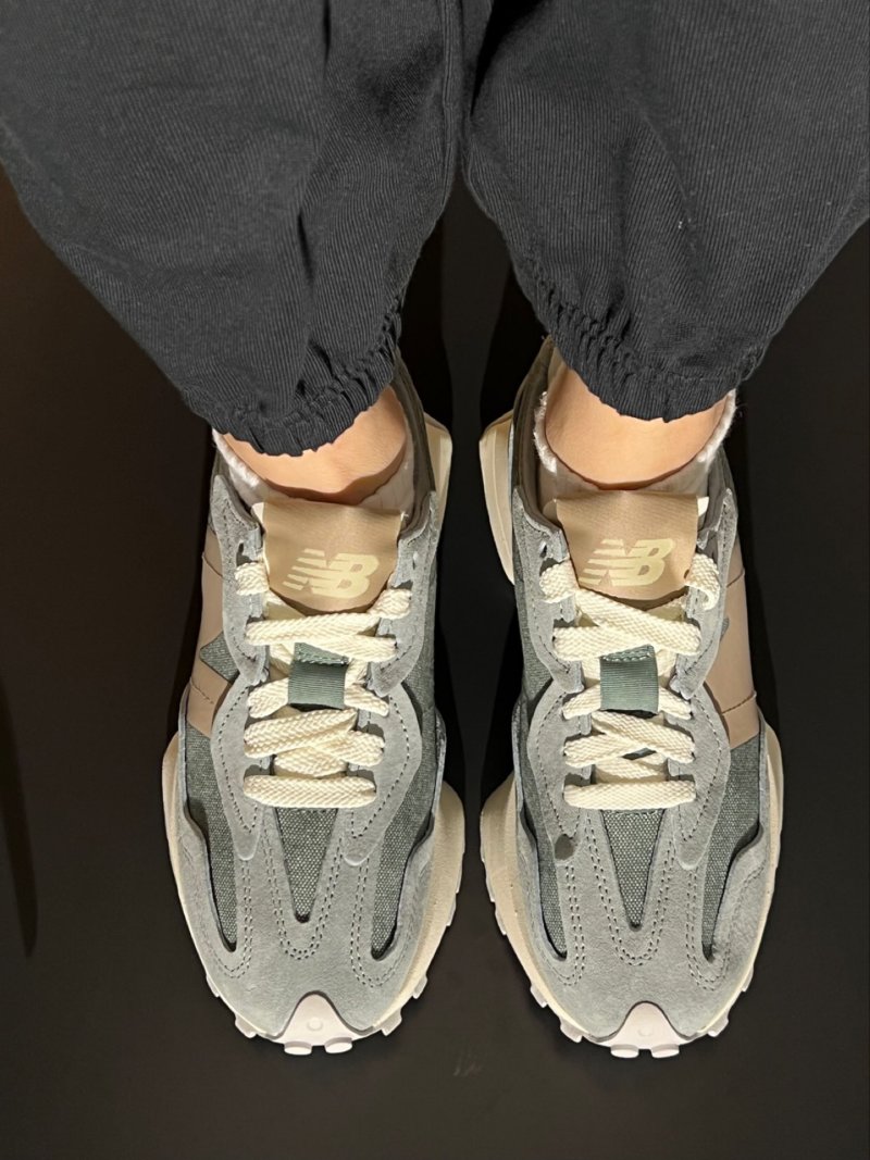 New Balance 327 view