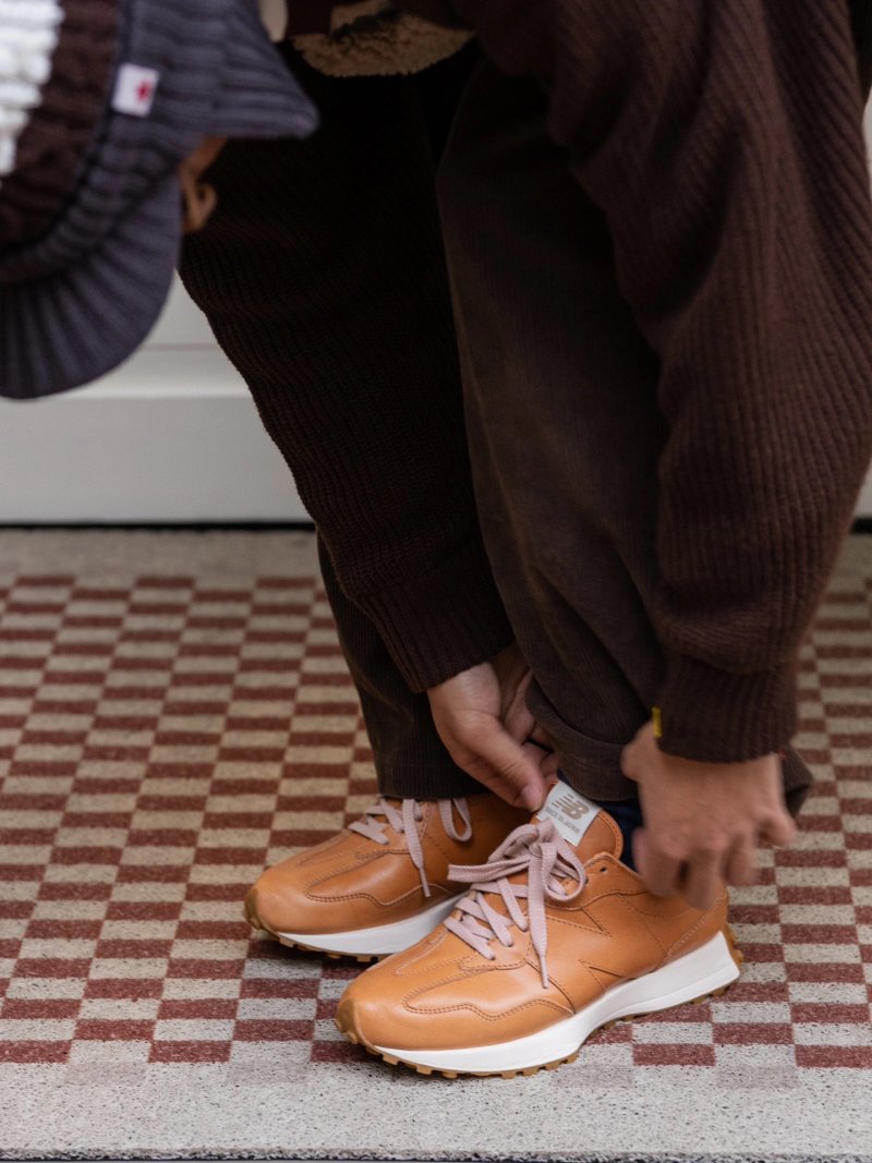 New Balance 327 view