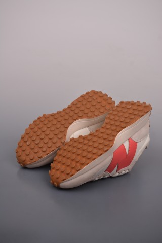 New Balance 327 view 3