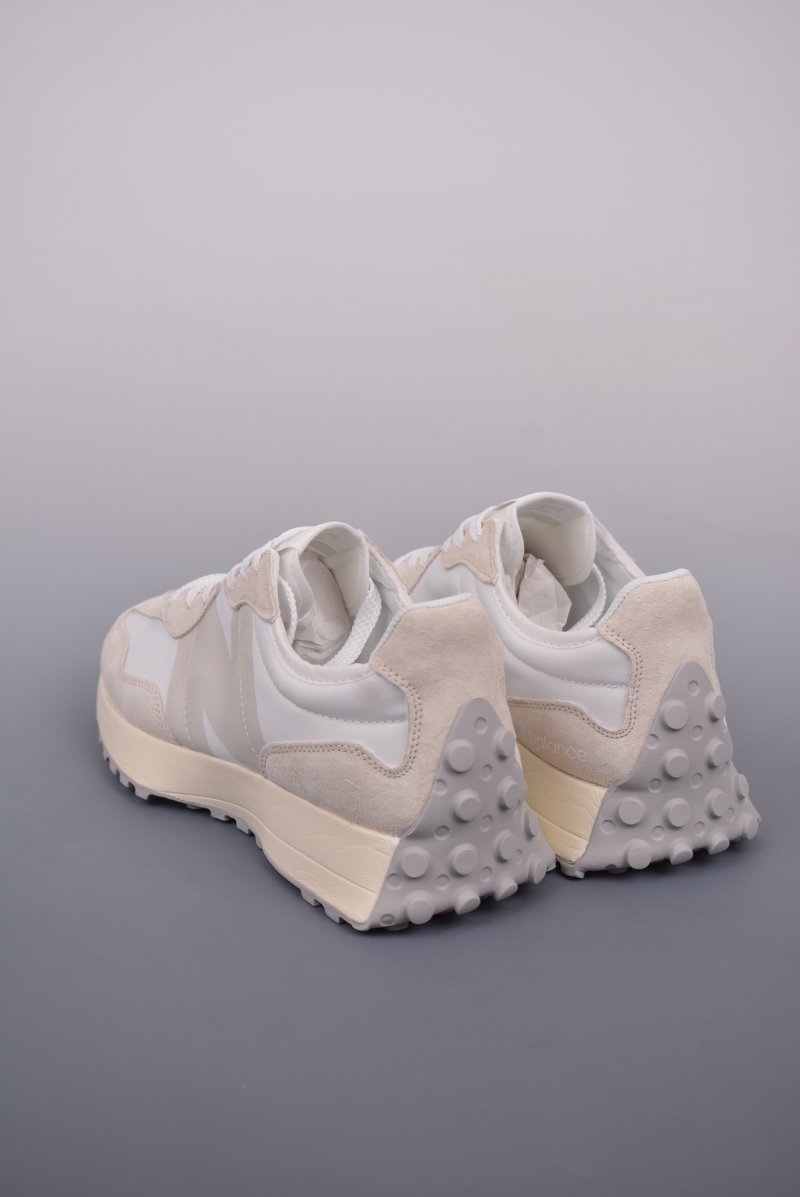New Balance 327 view