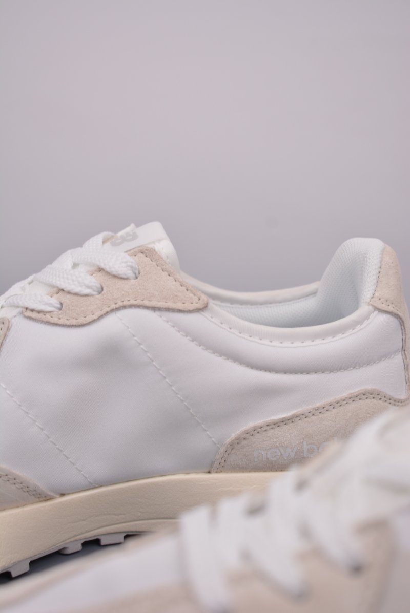 New Balance 327 view