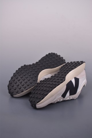 New Balance 327 view 3