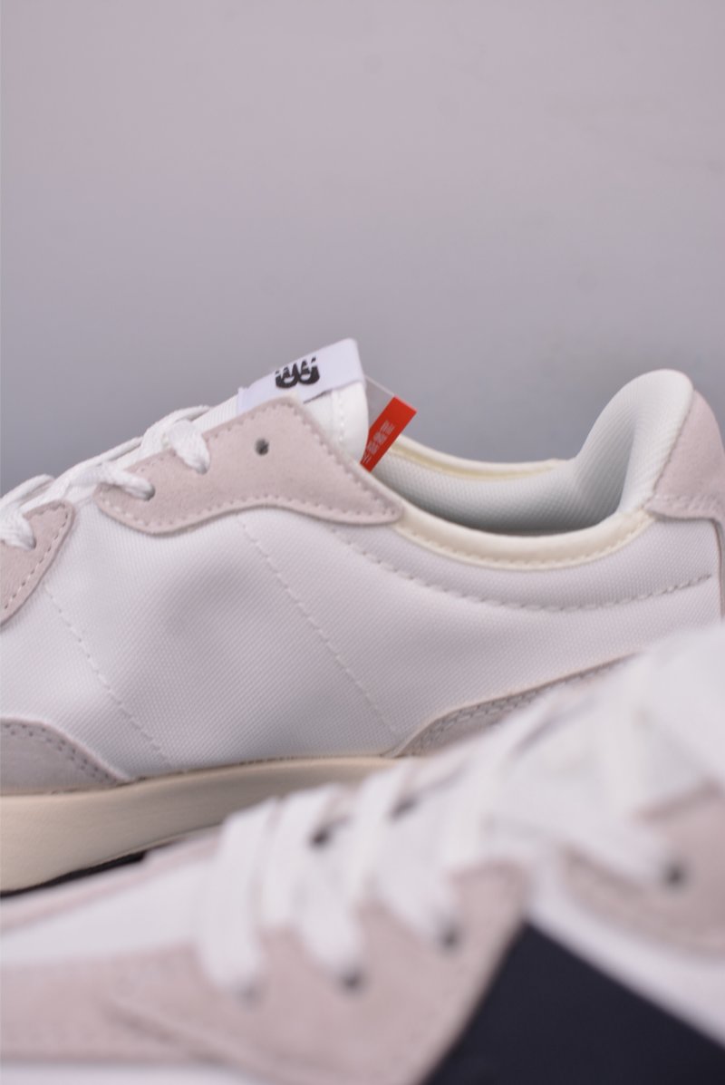 New Balance 327 view