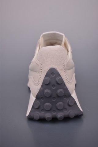 New Balance 327 view 4