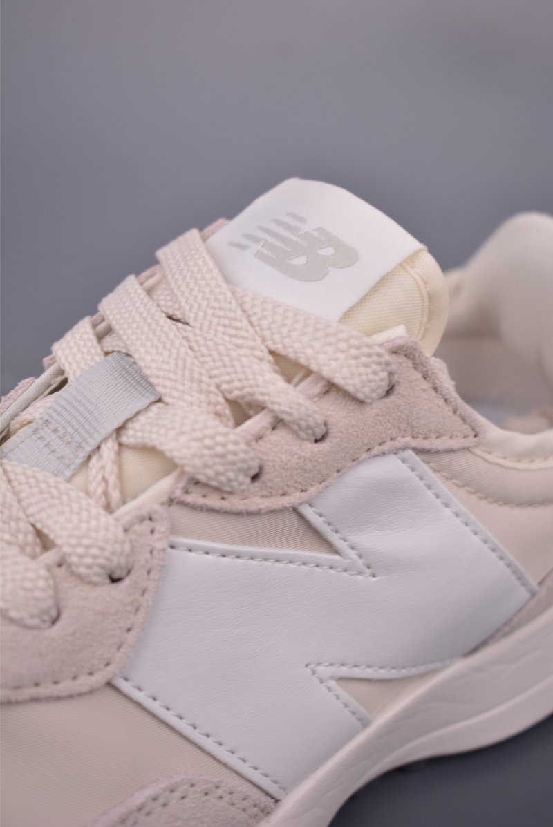 New Balance 327 view