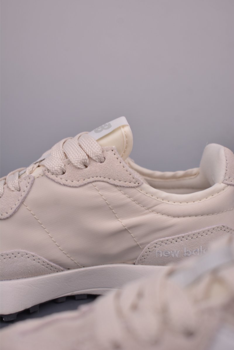 New Balance 327 view