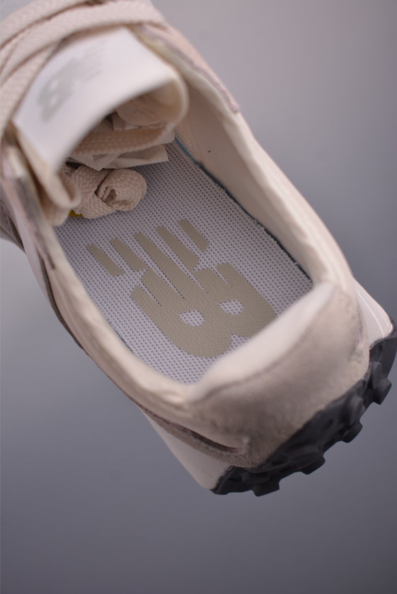 New Balance 327 view