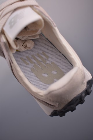 New Balance 327 view 9