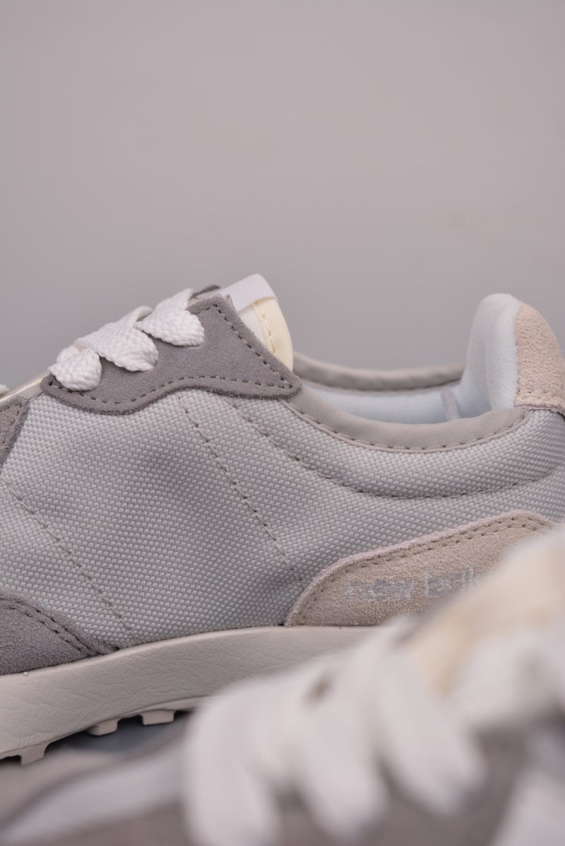 New Balance 327 view