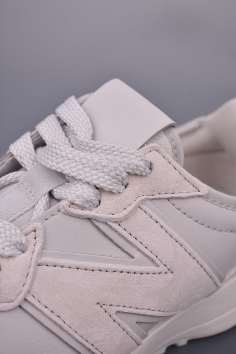 New Balance 327 view
