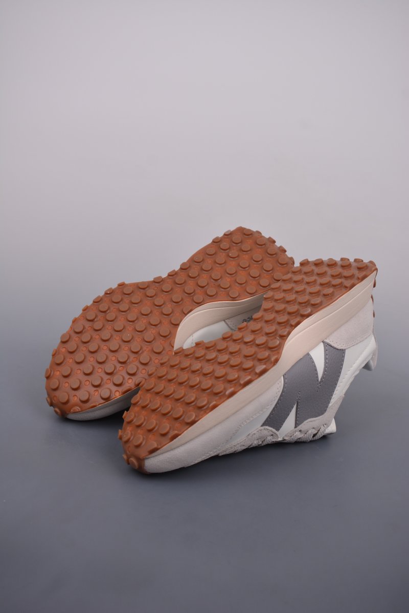 New Balance 327 view