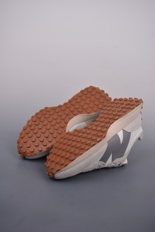 New Balance 327 view 3