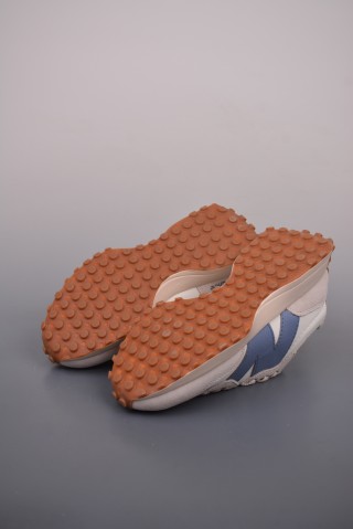 New Balance 327 view 3