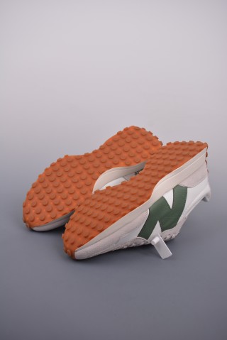 New Balance 327 view 3