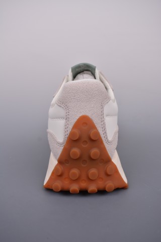 New Balance 327 view 4