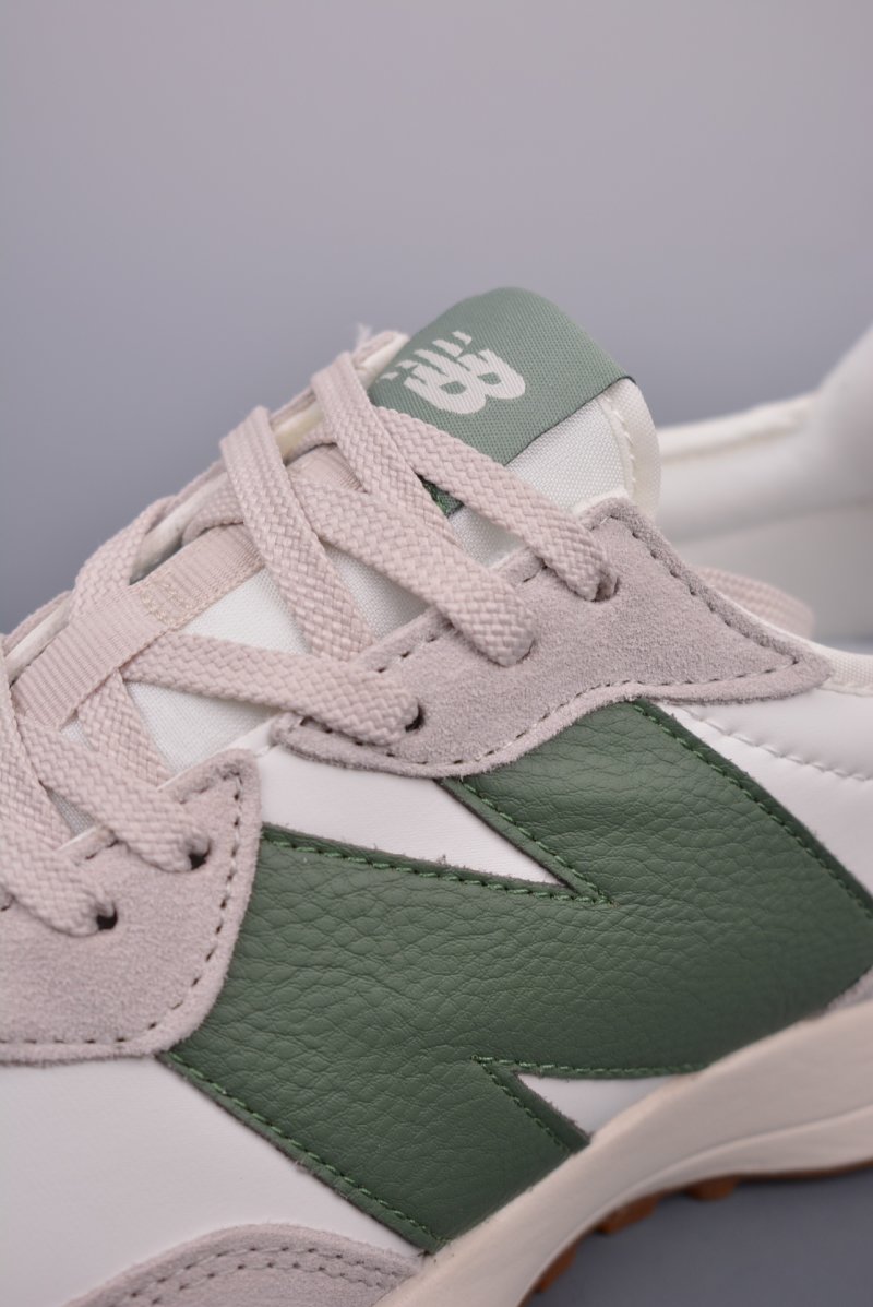 New Balance 327 view