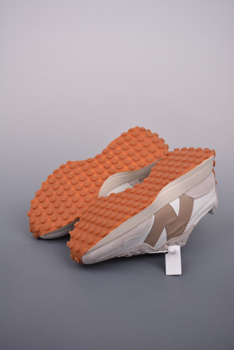 New Balance 327 view