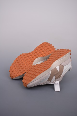 New Balance 327 view 3