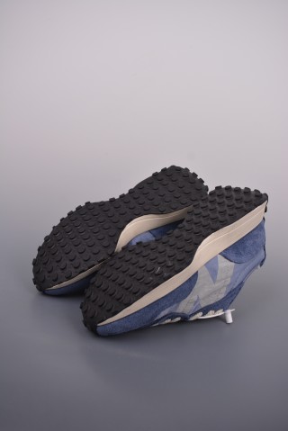 New Balance 327 view 3