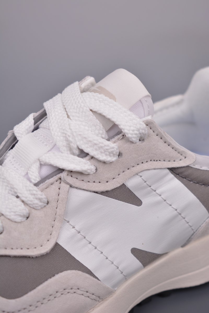 New Balance 327 view