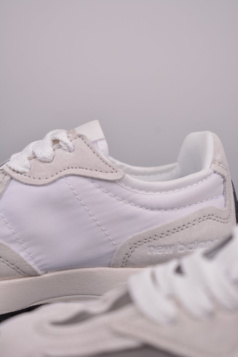 New Balance 327 view